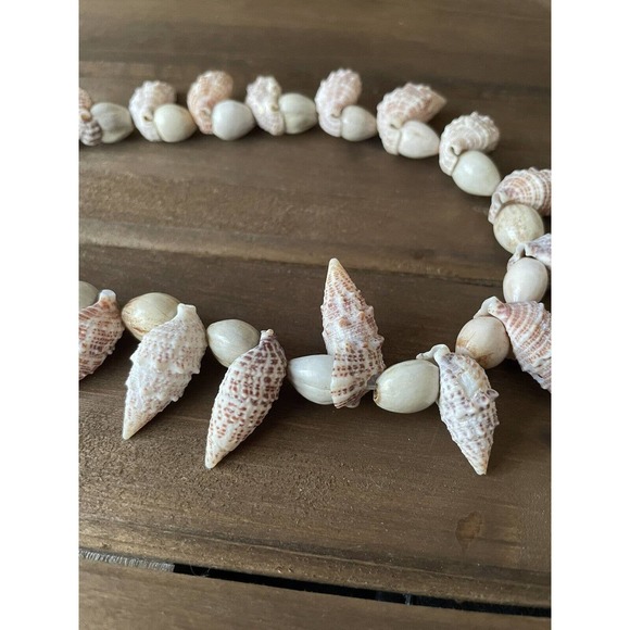 Vintage Shell Lei - Necklace - Rare LARGE Shells - 30” - Picture 8 of 8